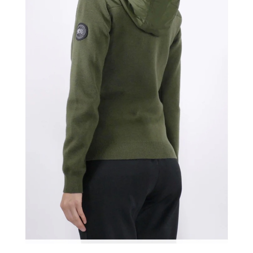 Like new Stylish olive green puffer jacket by Canada Goose.